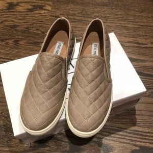 Steve Madden Ecentrcq slip on sneaker woman’s 9